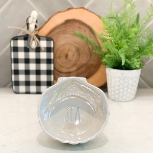 🚨LAST CHANCE. CLOSING 9.16🚨 Rae Dunn Figural SEA Shell Iridescent Serving Bowl